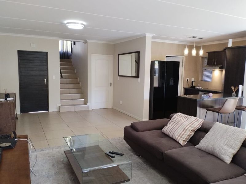 Townhouse Rental Monthly In Sandton - Photo 9