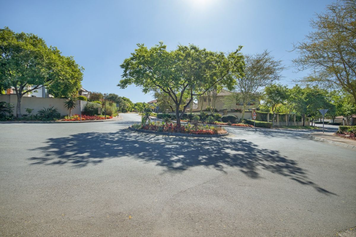 Townhouse Rental Monthly In Sandton - Photo 2