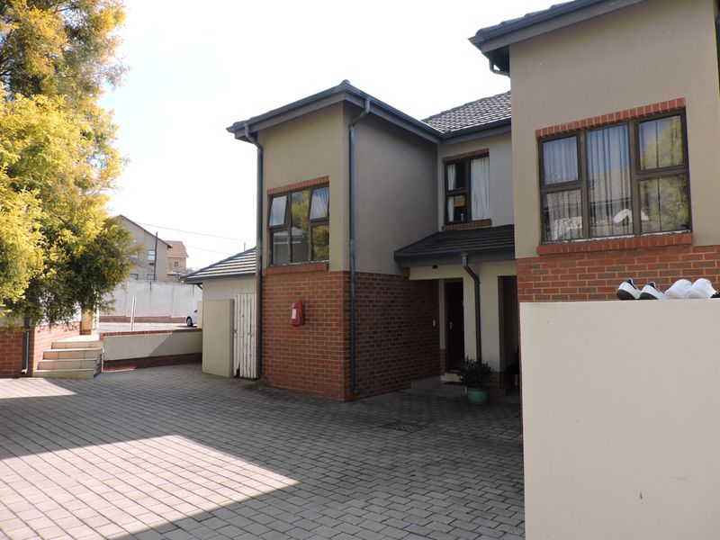 Townhouse Rental Monthly In Sandton - Photo 3