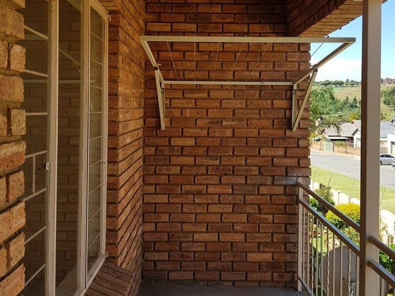 Townhouse Rental Monthly In Roodepoort - Photo 8