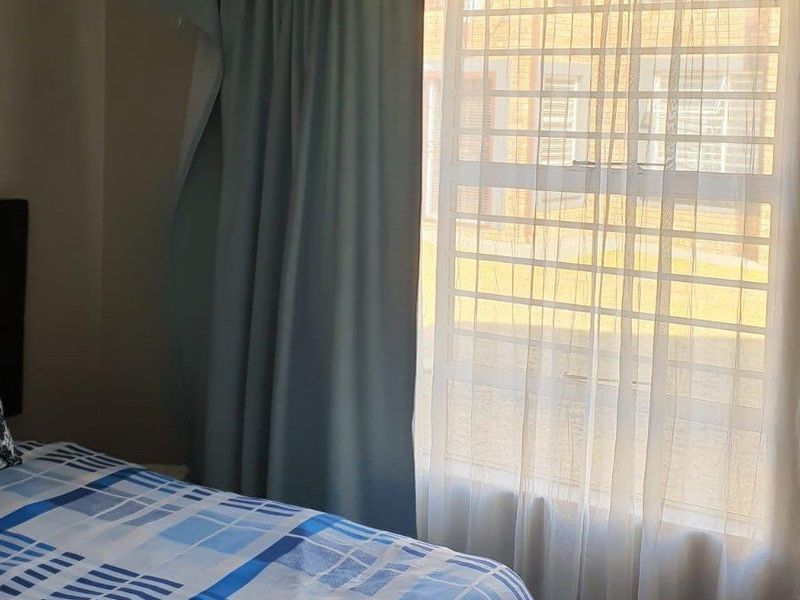 Townhouse Rental Monthly In Roodepoort - Photo 6