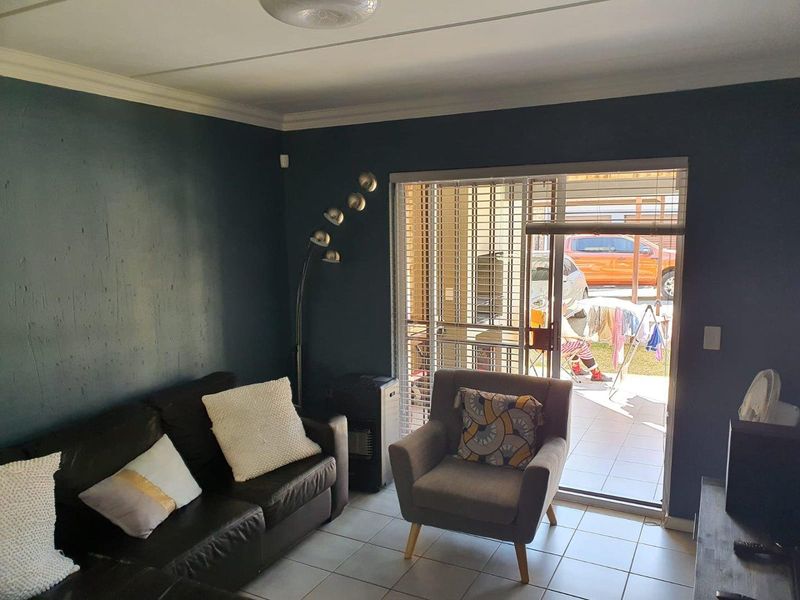 Townhouse Rental Monthly In Roodepoort - Photo 2