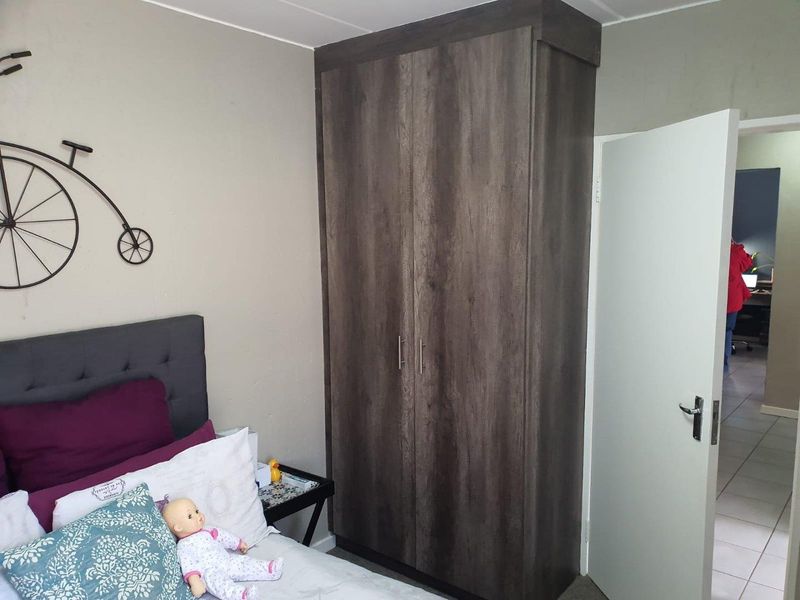 Townhouse Rental Monthly In Roodepoort - Photo 4