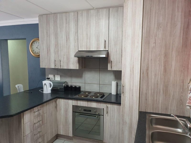 Townhouse Rental Monthly In Roodepoort - Photo 3