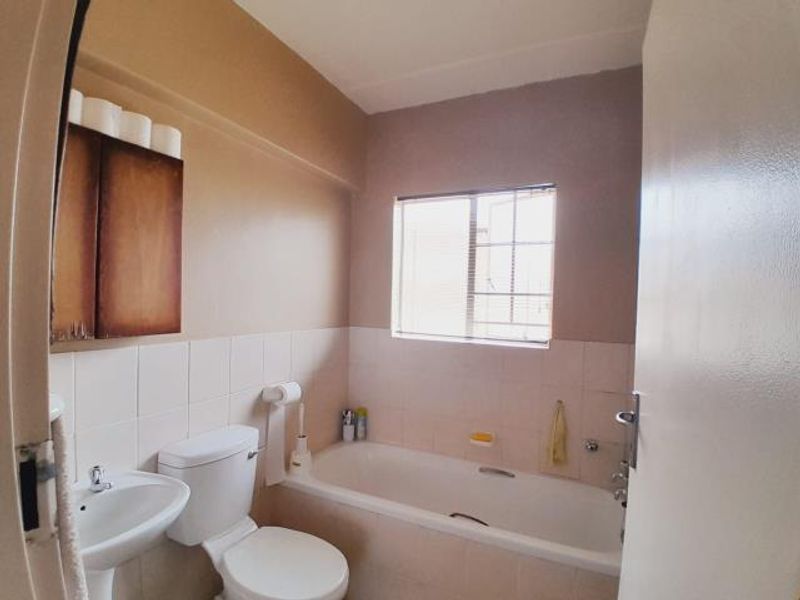 Apartment For Sale In Krugersdorp - Photo 8