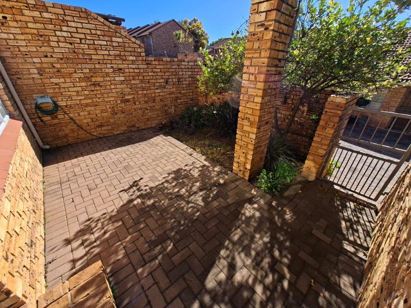 Townhouse For Sale In Randburg - Photo 10