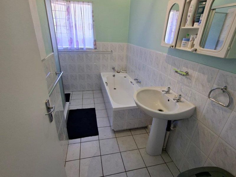Townhouse For Sale In Randburg - Photo 4
