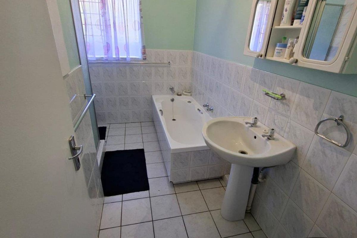 Townhouse For Sale In Randburg - Photo 4