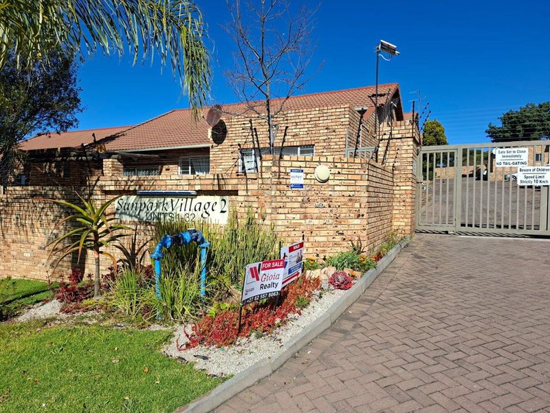 Townhouse For Sale In Randburg - Photo 1