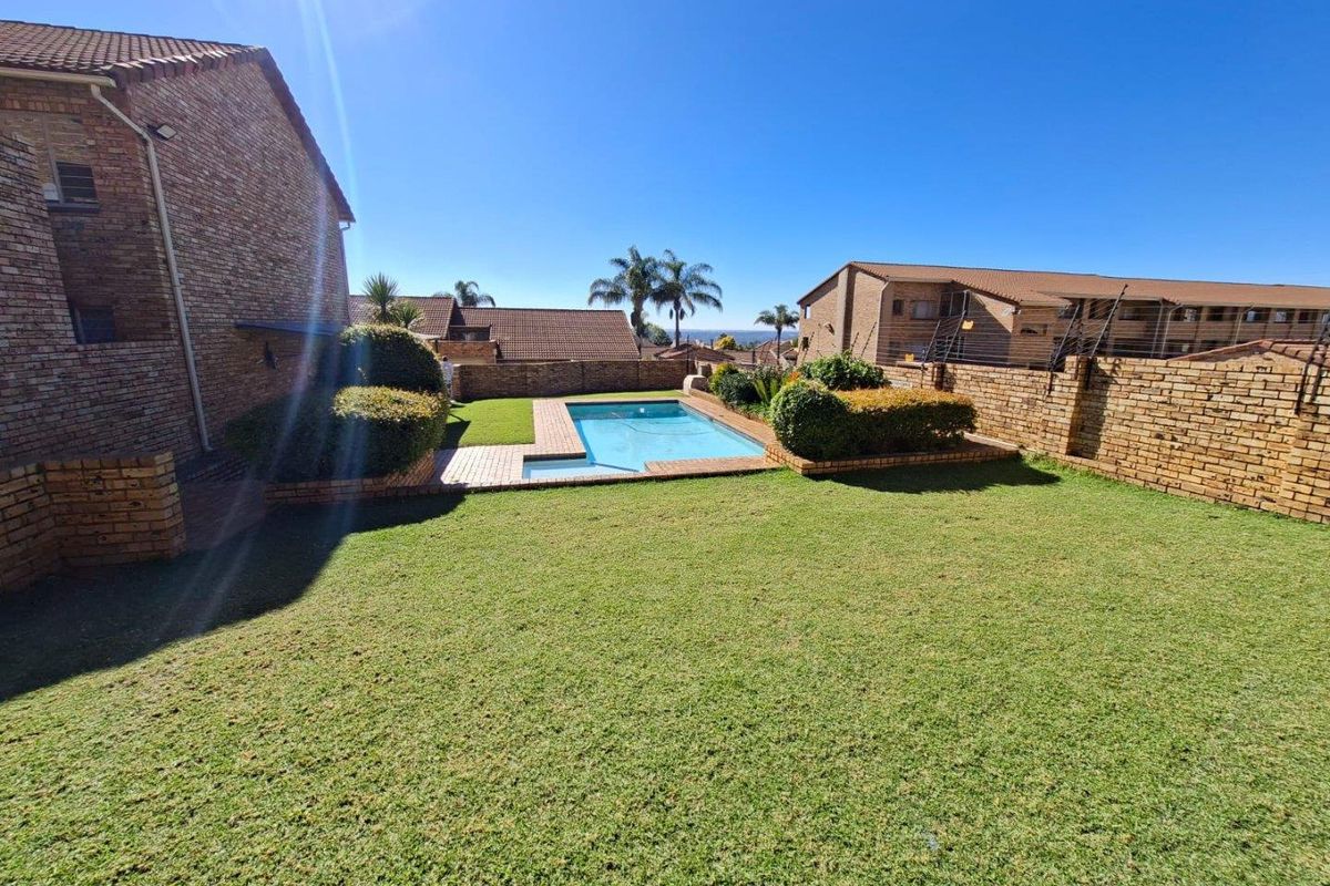 Townhouse For Sale In Randburg - Photo 3