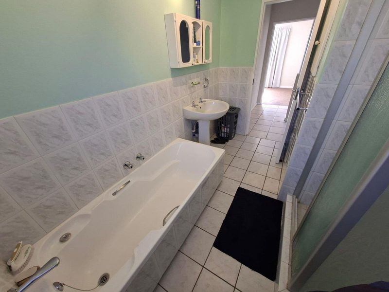 Townhouse For Sale In Randburg - Photo 5