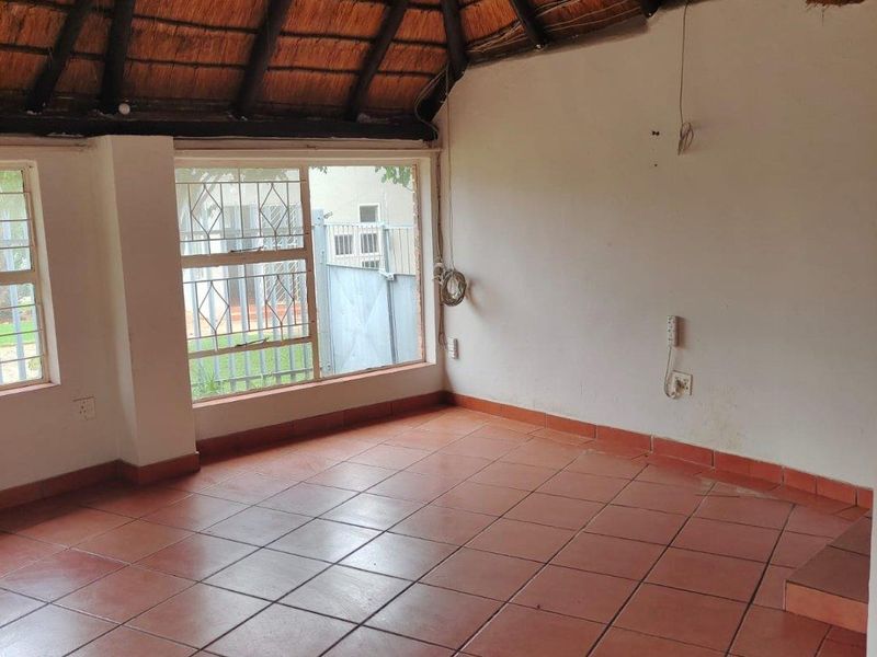 Apartment Rental Monthly In Krugersdorp - Photo 2
