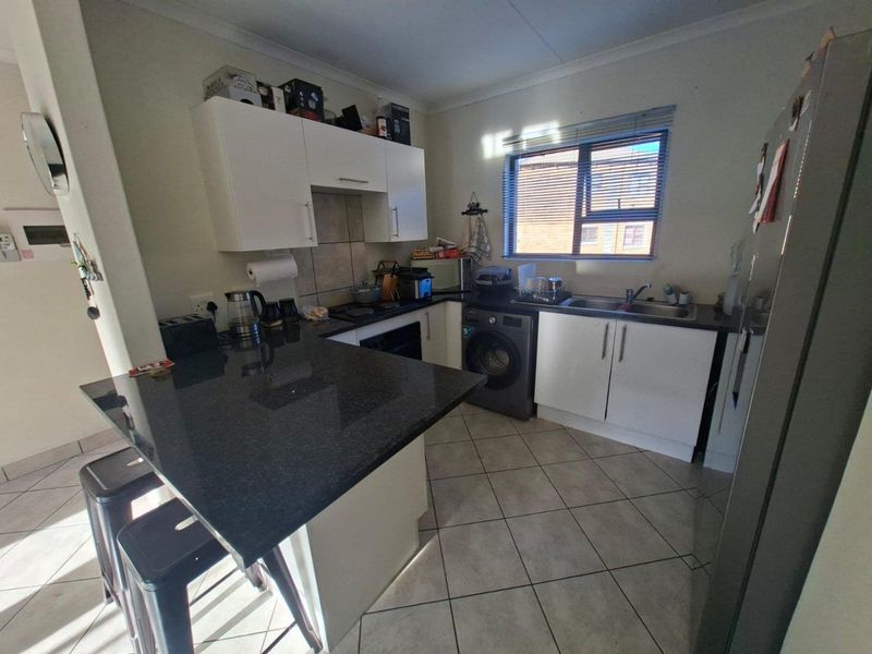 Apartment For Sale In Roodepoort - Photo 9