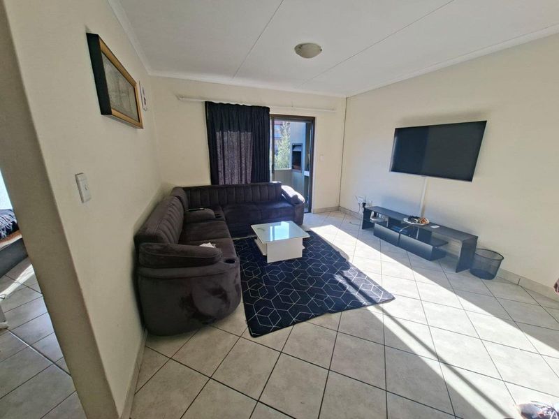 Apartment For Sale In Roodepoort - Photo 2