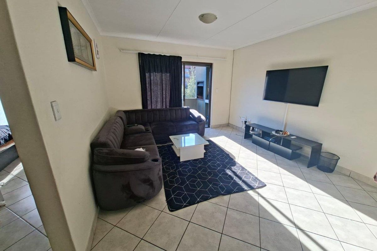 Apartment For Sale In Roodepoort - Photo 2