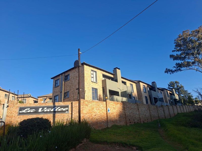 Apartment For Sale In Roodepoort - Photo 1