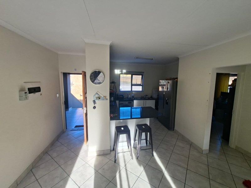Apartment For Sale In Roodepoort - Photo 3