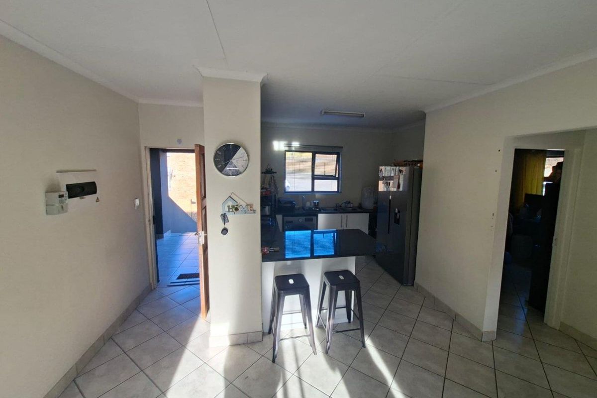 Apartment For Sale In Roodepoort - Photo 3