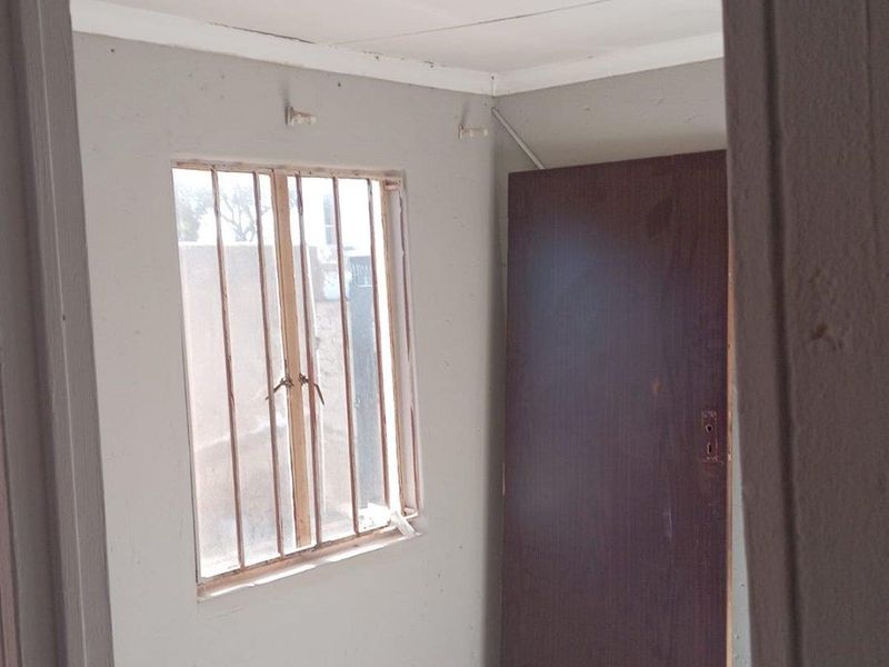 House For Sale In Soweto - Photo 9