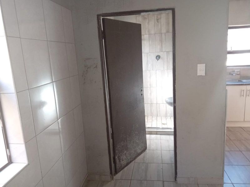 House For Sale In Soweto - Photo 8