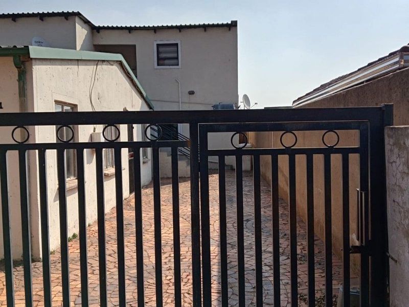 House For Sale In Soweto - Photo 2