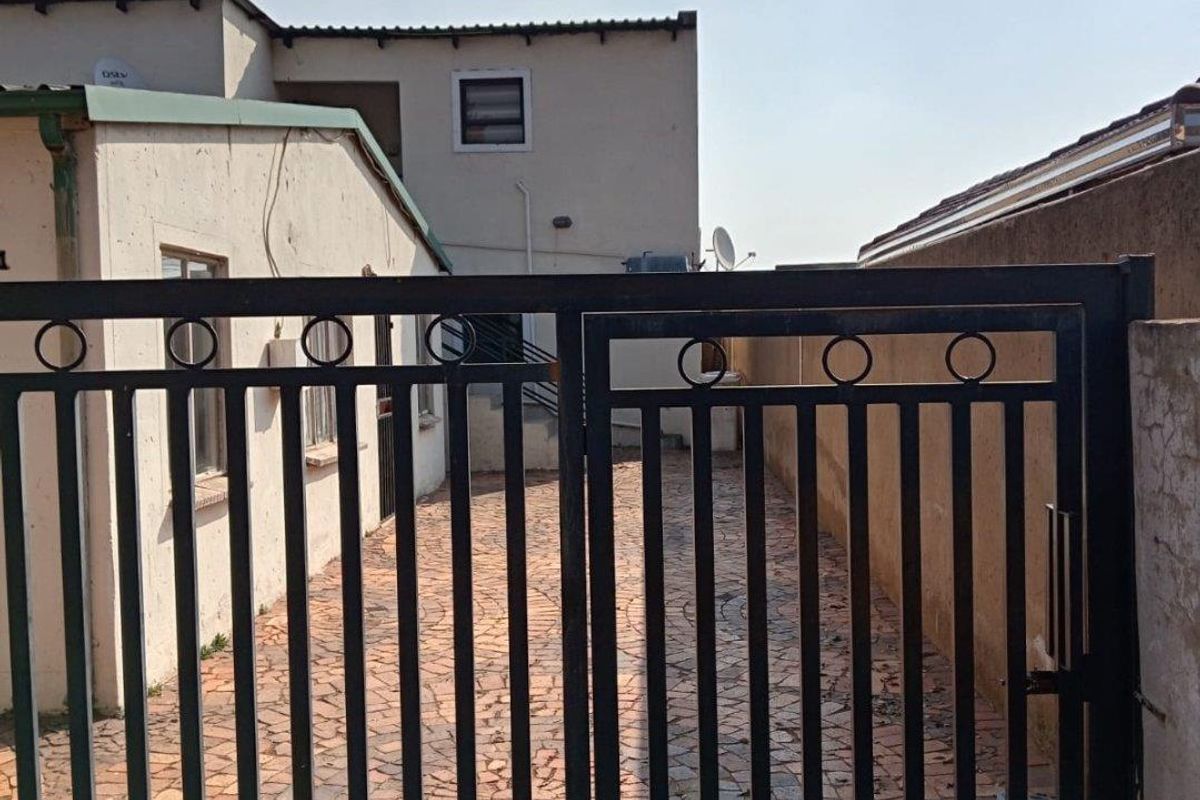 House For Sale In Soweto - Photo 2