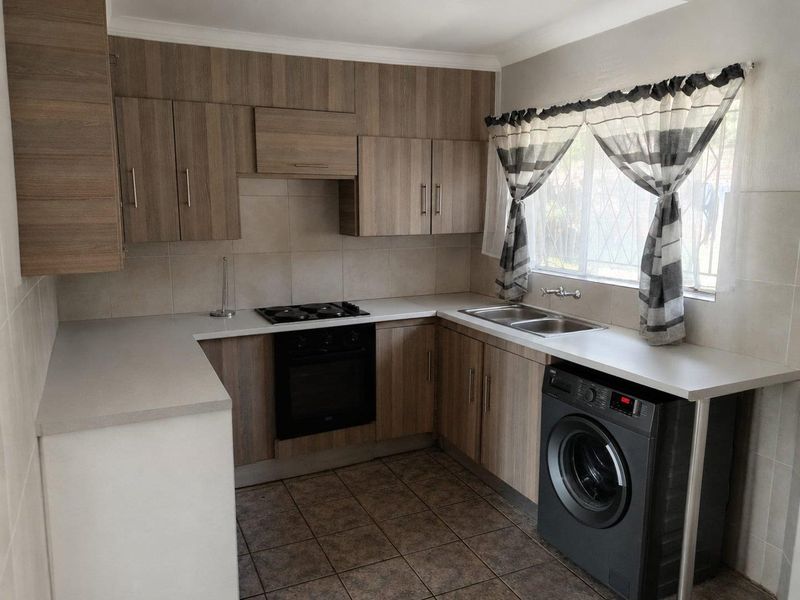 House Rental Monthly In Roodepoort - Photo 3