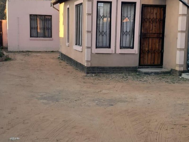 House Rental Monthly In Krugersdorp - Photo 1