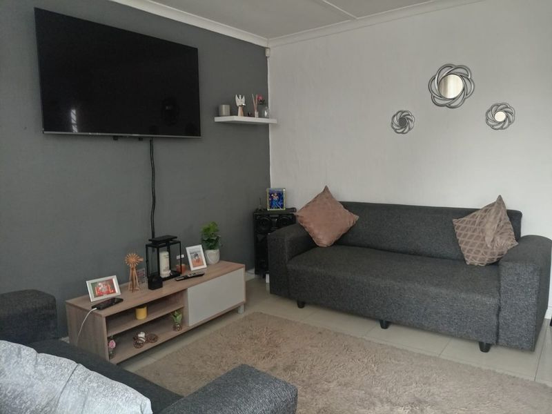 House Sold In Mitchells Plain - Photo 4