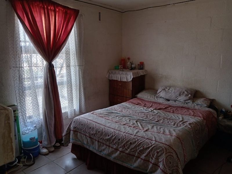 House Pending Sale In Mitchells Plain - Photo 9