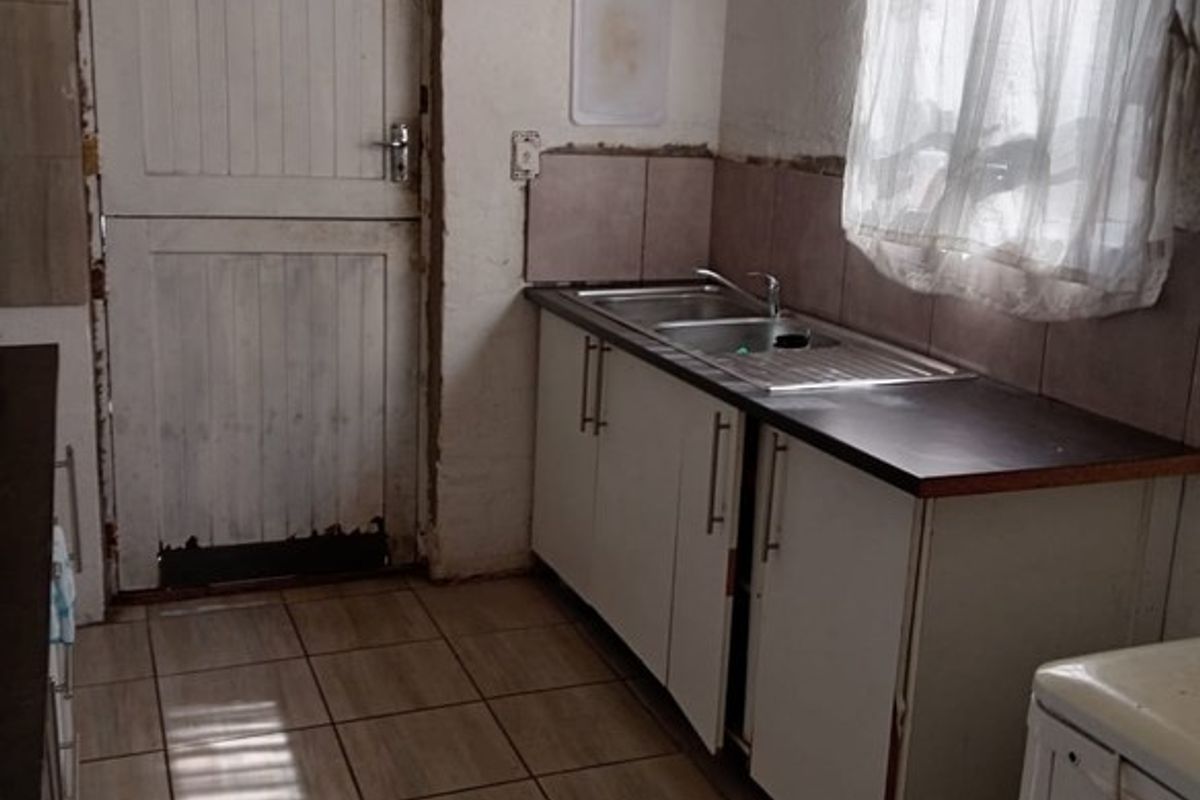House Pending Sale In Mitchells Plain - Photo 5