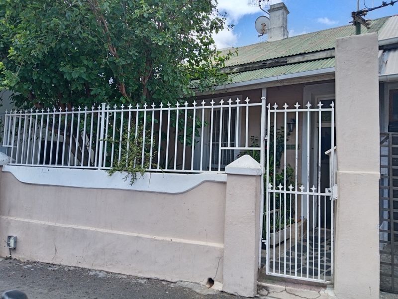 House Pending Sale In Cape Town - Photo 1