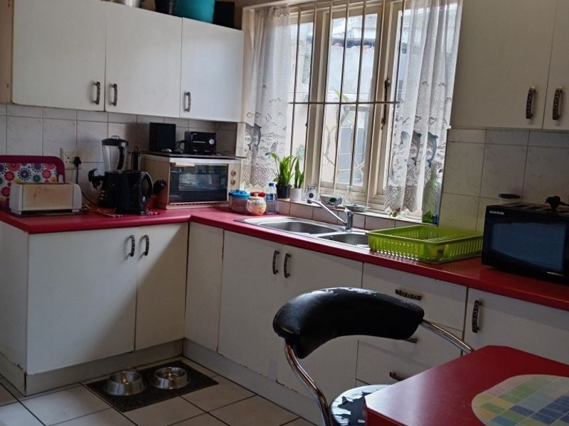 House Pending Sale In Cape Town - Photo 4