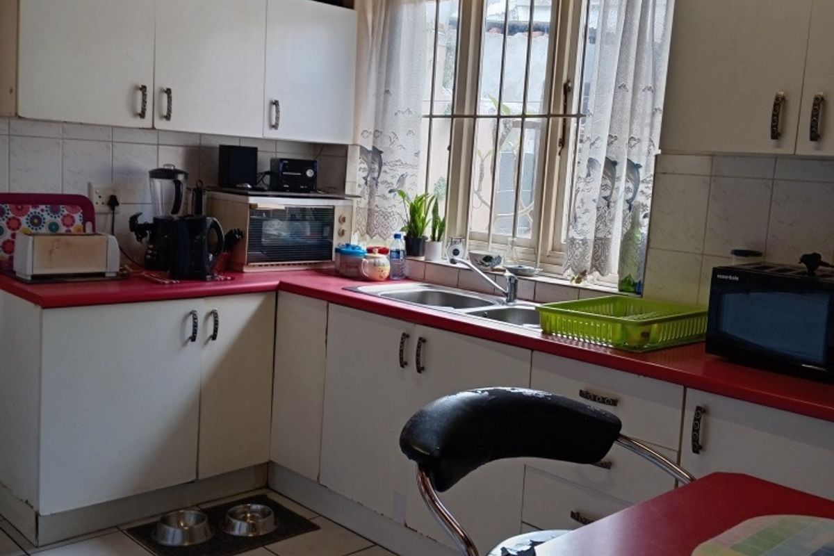 House Pending Sale In Cape Town - Photo 4