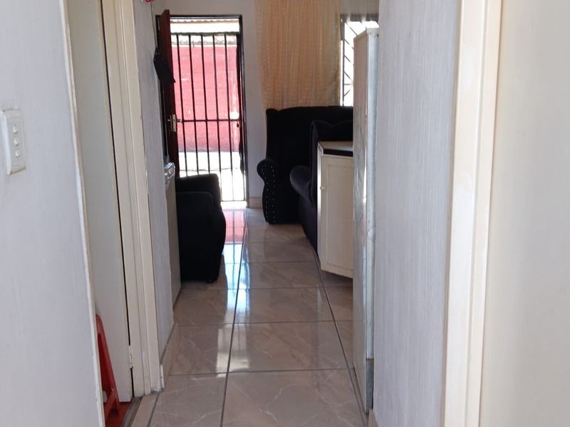 House Sold In Cape Town - Photo 2