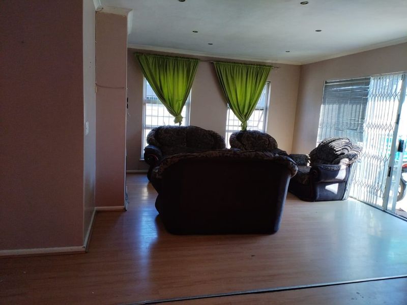 House Pending Sale In Milnerton - Photo 5