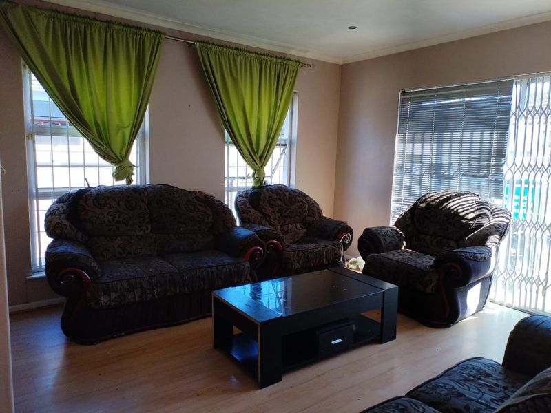 House Pending Sale In Milnerton - Photo 3