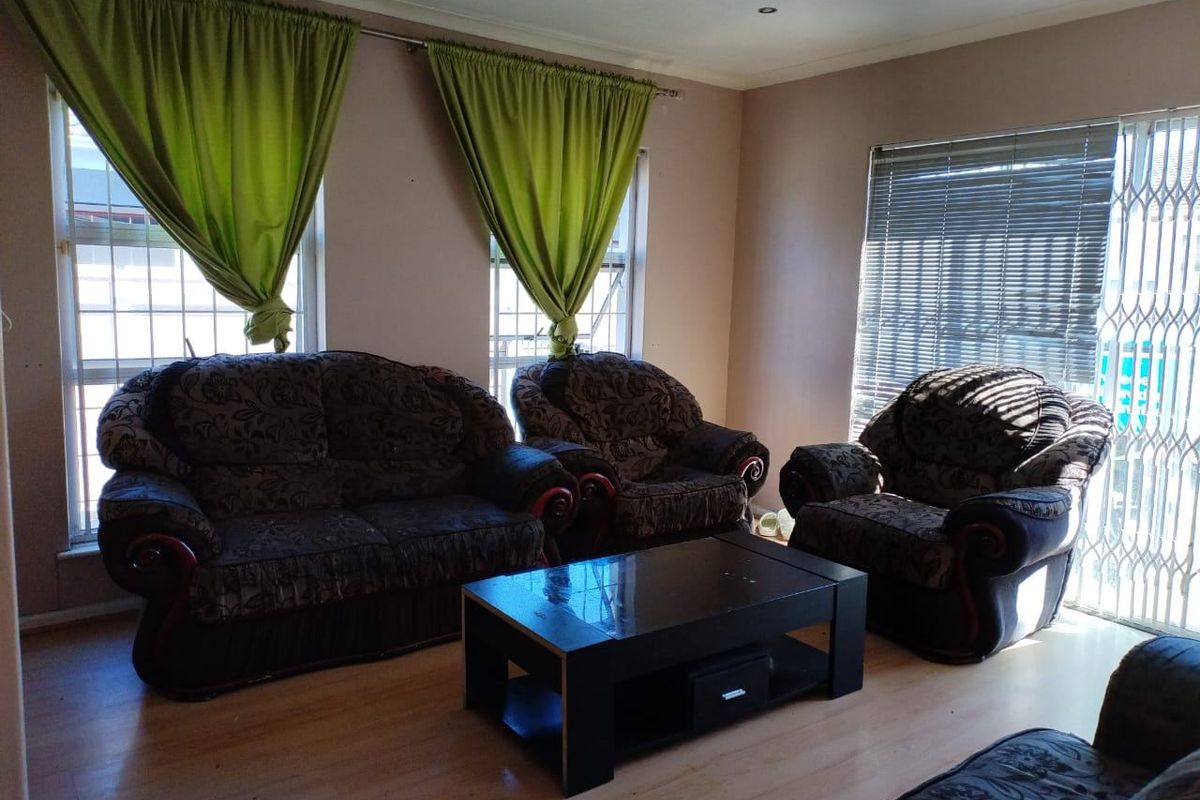House Pending Sale In Milnerton - Photo 3