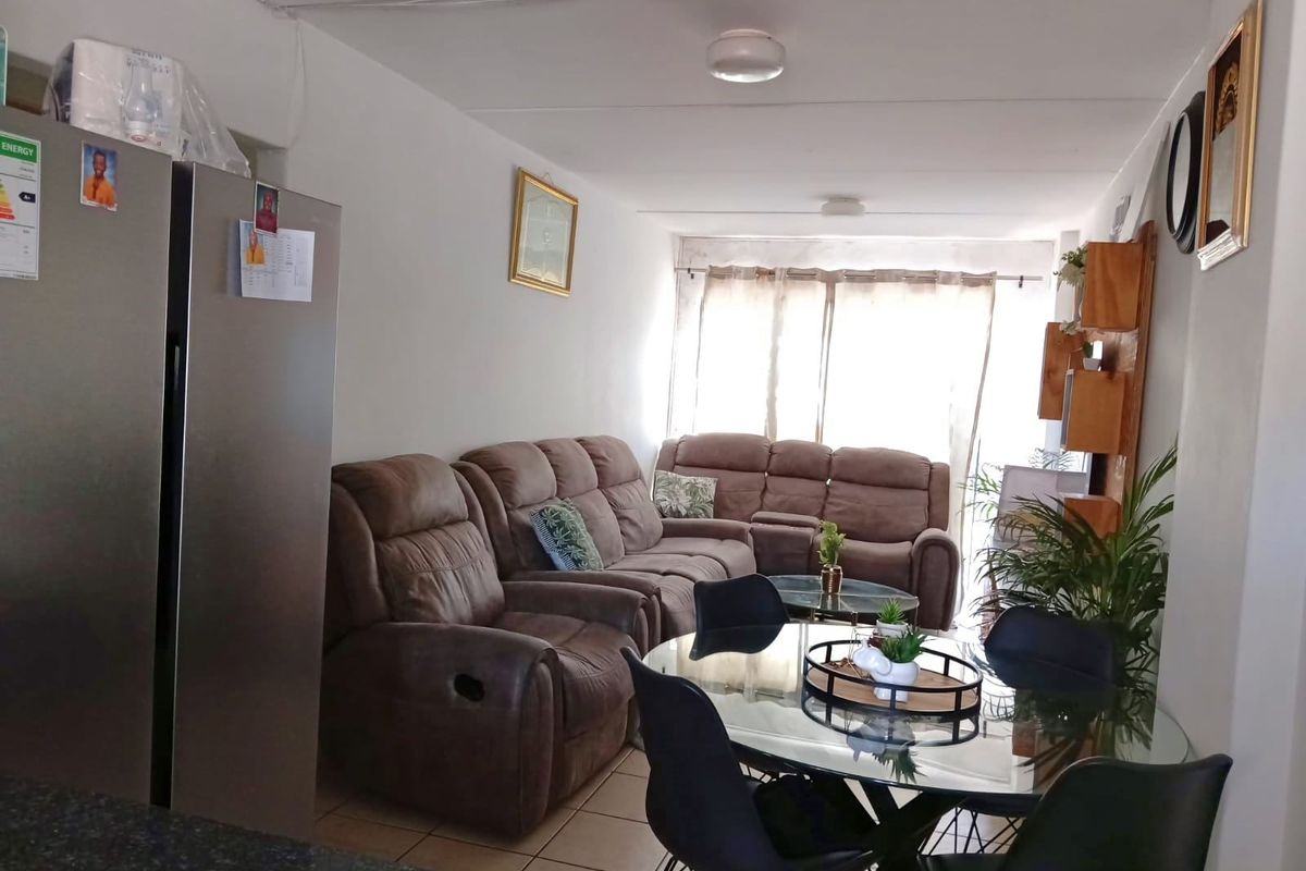 Apartment For Sale In Cape Town - Photo 4