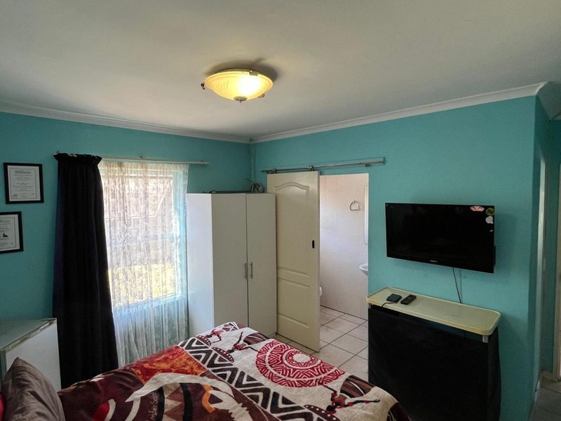 House For Sale In Kuils River - Photo 10