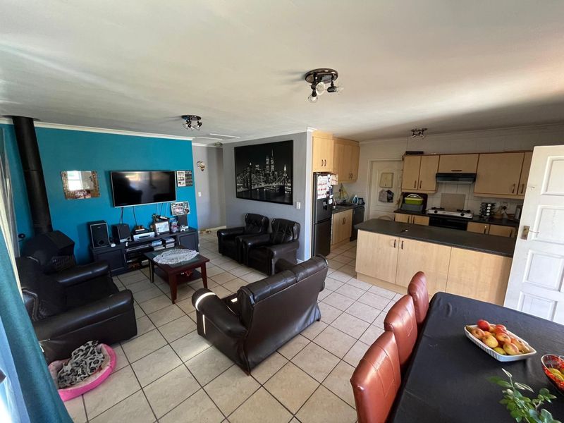 House For Sale In Kuils River - Photo 4
