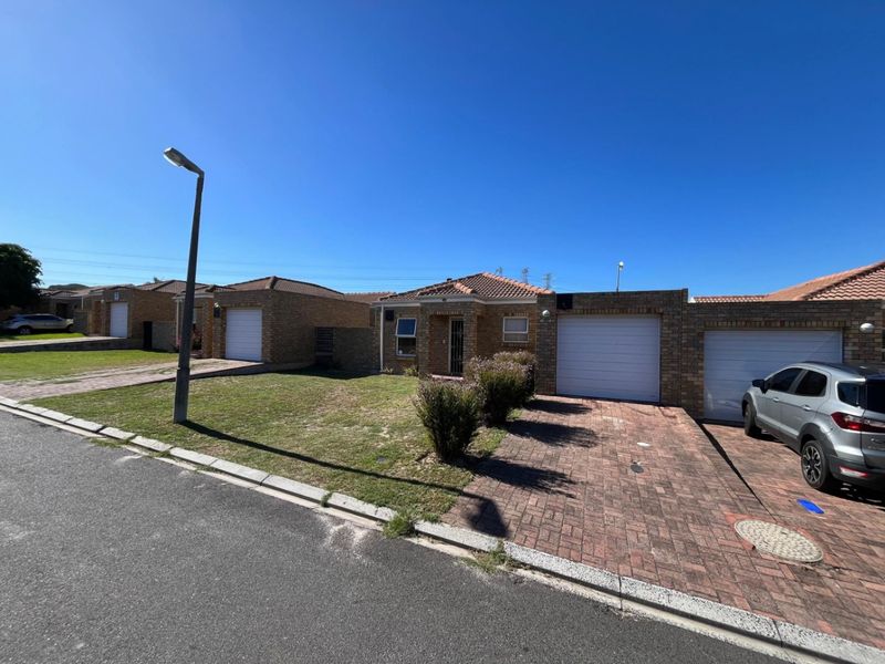 House For Sale In Kuils River - Photo 2