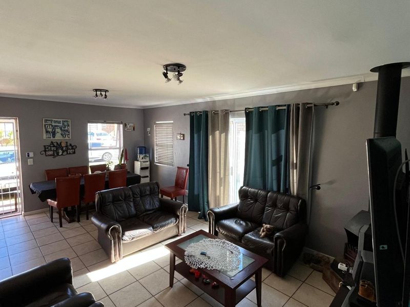 House For Sale In Kuils River - Photo 5