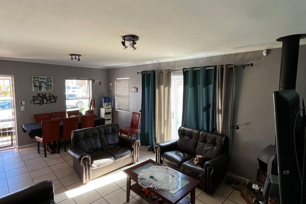 House For Sale In Kuils River - Photo 5