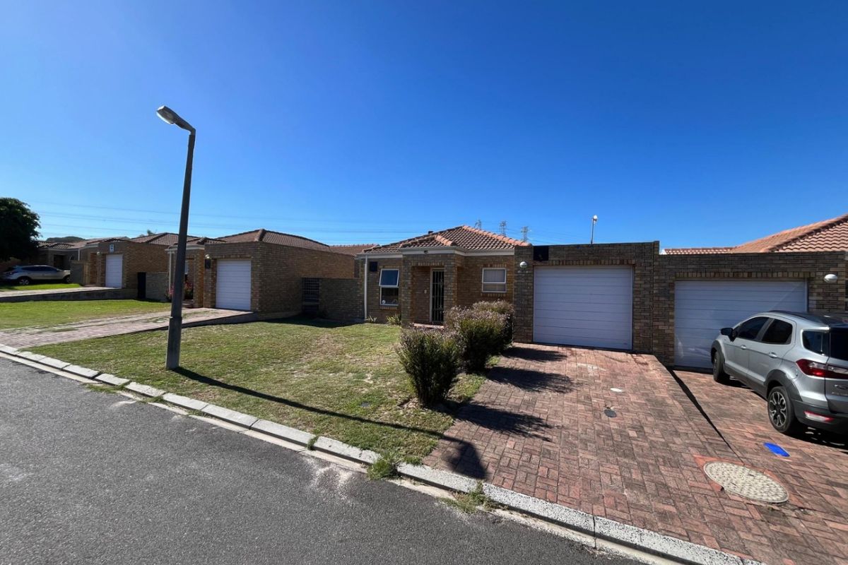 House Pending Sale In Kuils River - Photo 2