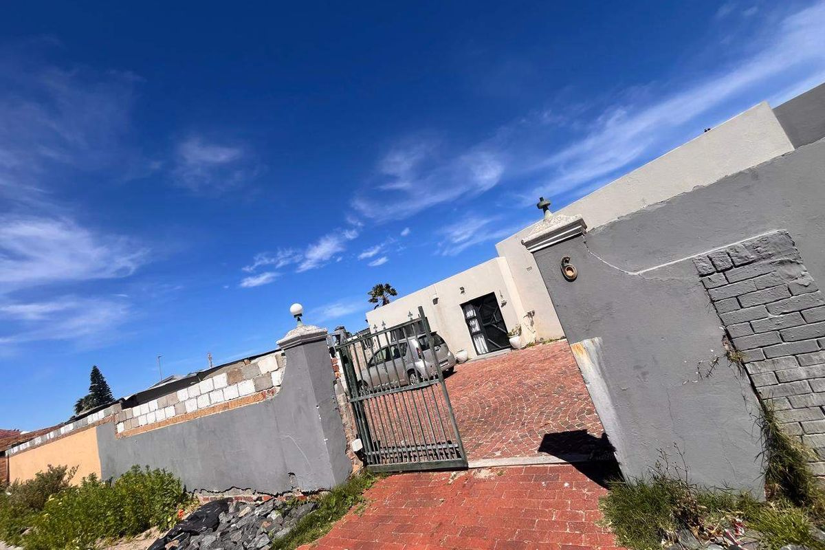 House For Sale In Cape Town - Photo 3