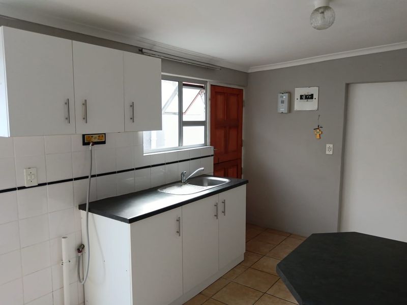 House Rental Monthly In Mitchells Plain - Photo 5