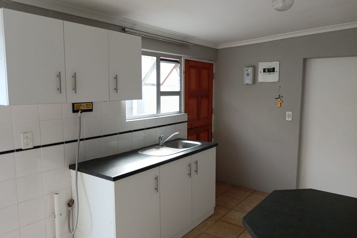 House Rental Monthly In Mitchells Plain - Photo 5