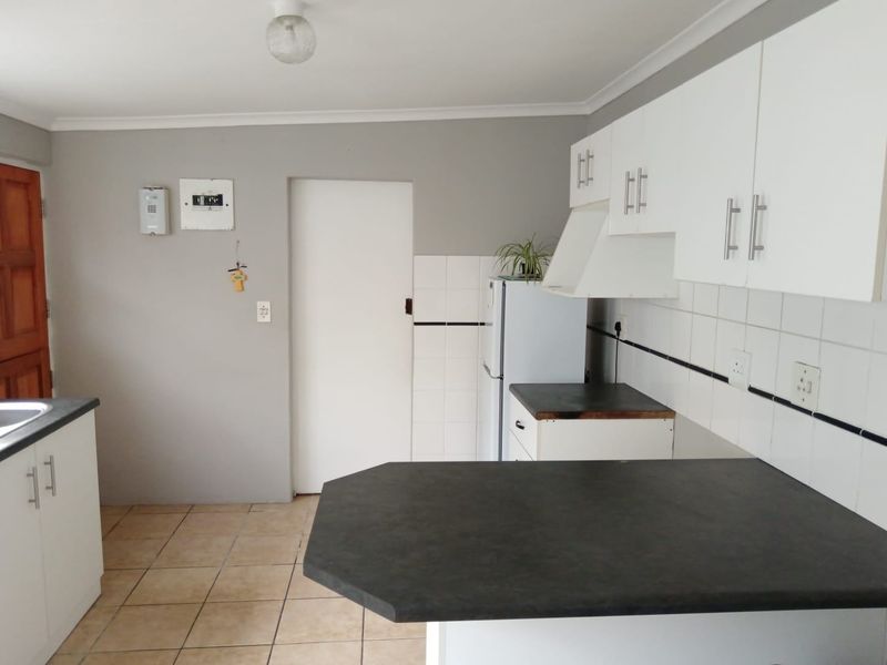 House Rental Monthly In Mitchells Plain - Photo 6