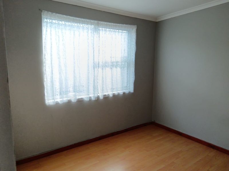 House Rental Monthly In Mitchells Plain - Photo 2